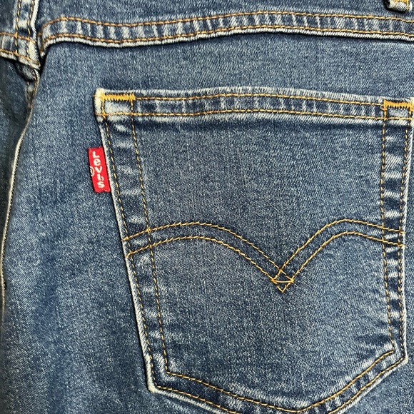 2/$40 Levi’s Mom Jean Button Fly High Rise Blue Denim Jeans Women’s Size 27 - Picture 4 of 9
